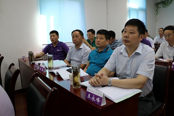 清華大學(xué)六安市城市建設(shè)規(guī)劃班同學(xué)們專心聽課中