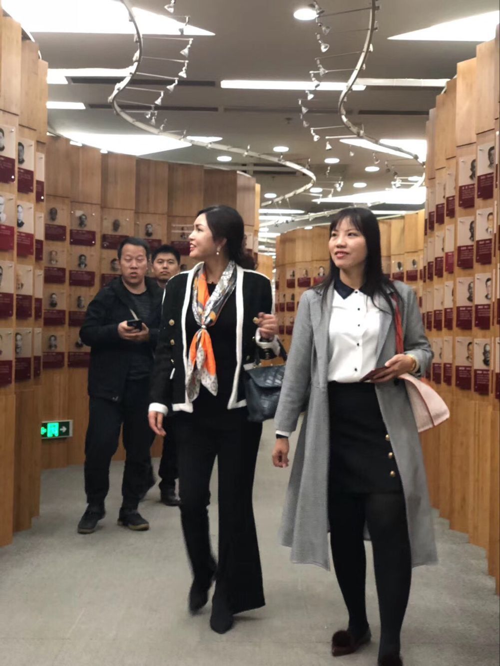 清大建筑總裁班2018年10月份同學們參觀清華大學校史館